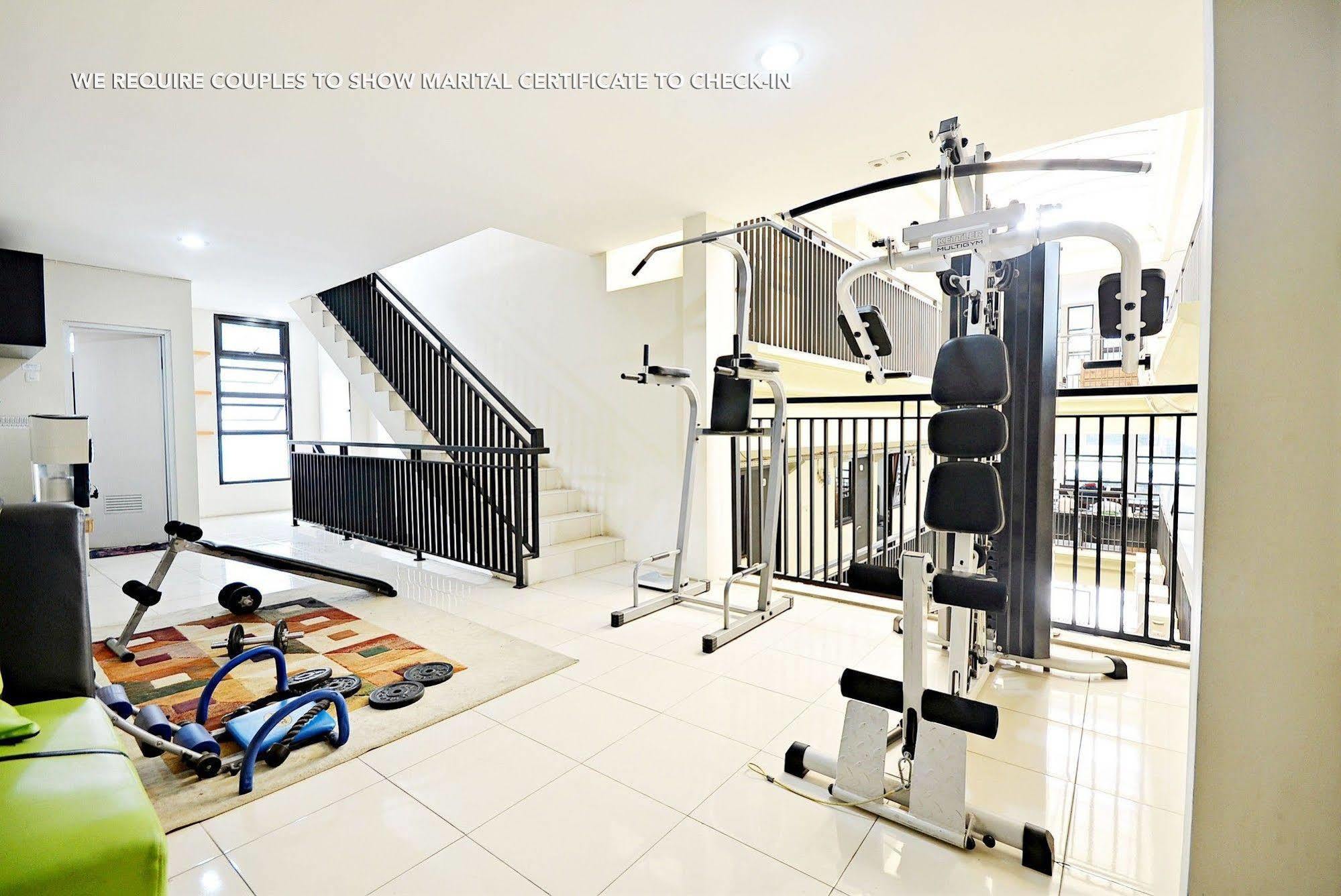 Zen Rooms Kuningan Syariah Yakarta Exterior foto